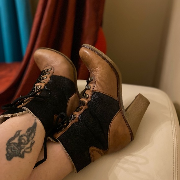 Ladies fur lined boots. Tara soft brown leather boot says size7 fits like 8 - Picture 14 of 16